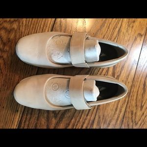 Women’s MBT Nubuck Mary Jane